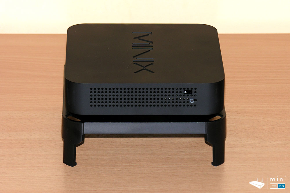 Minix NEO-N42C-4 - right view